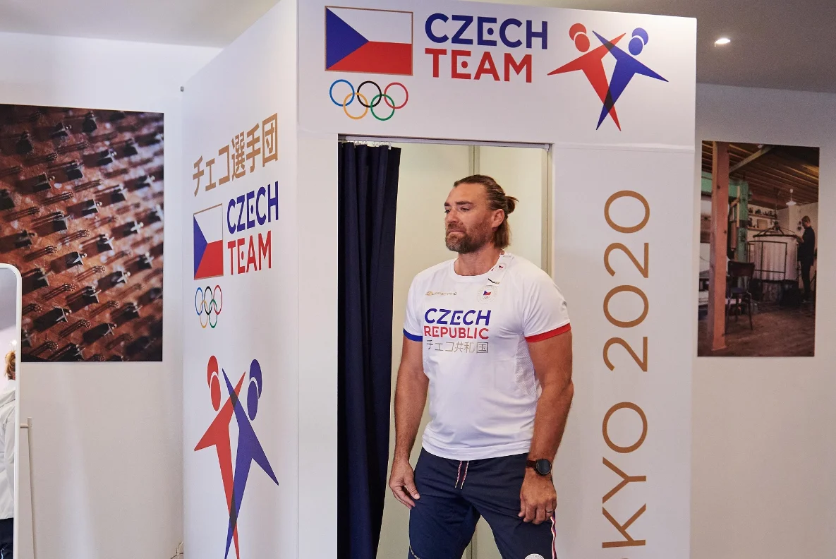 Pravidelné testování odhalilo třetí pozitivní výsledek na COVID-19 v české výpravě