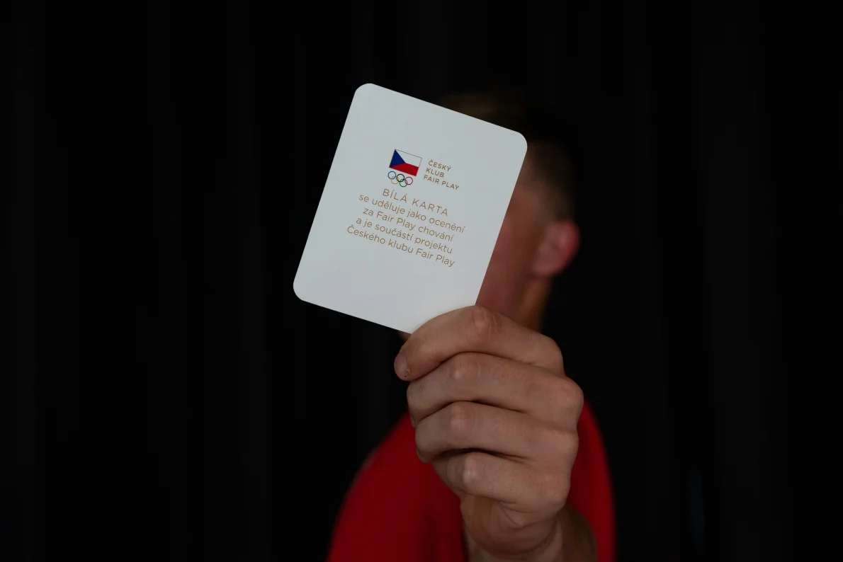 Můžete všechno, gól odvolejte, křičel trenér na rozhodčího. Za gesto fair play dostal bílou kartu